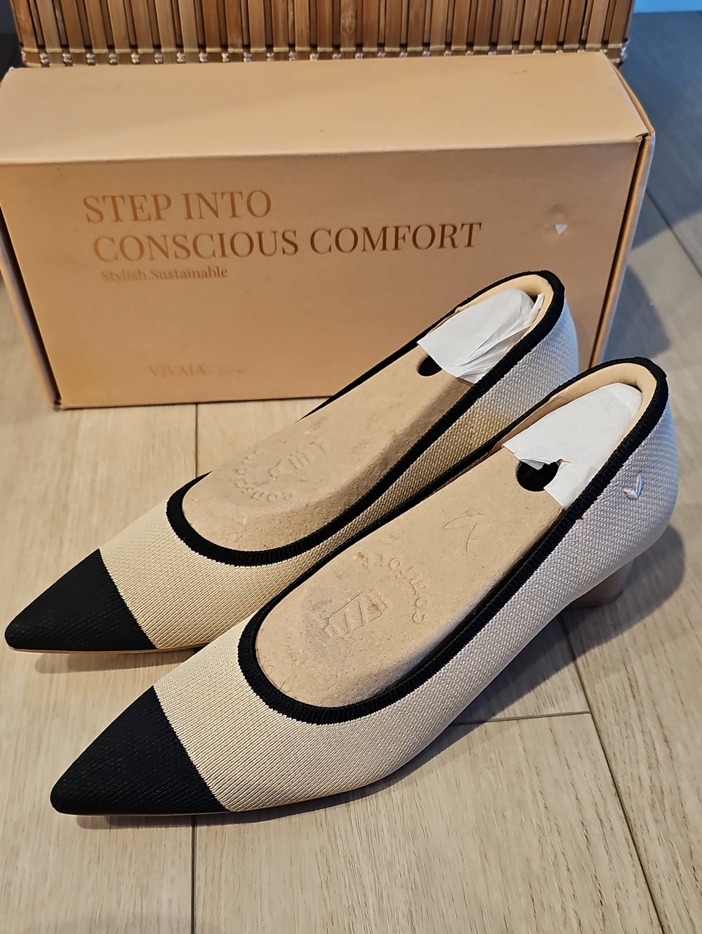 Women's Two-Tone Pointed Toe ALMOND & Black VIVAIA TRACY PRO SIZE 43